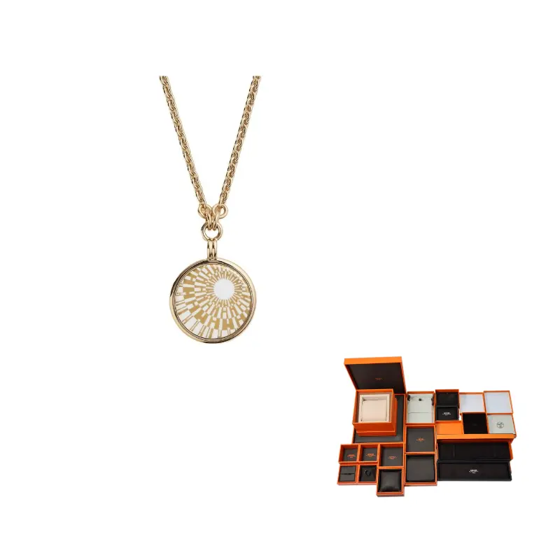 HERMES Кулон medaille op'h с эмалью и металлическими деталями, золото
HERMES Кулон medaille op'h с эмалью и металлическими деталями, золото