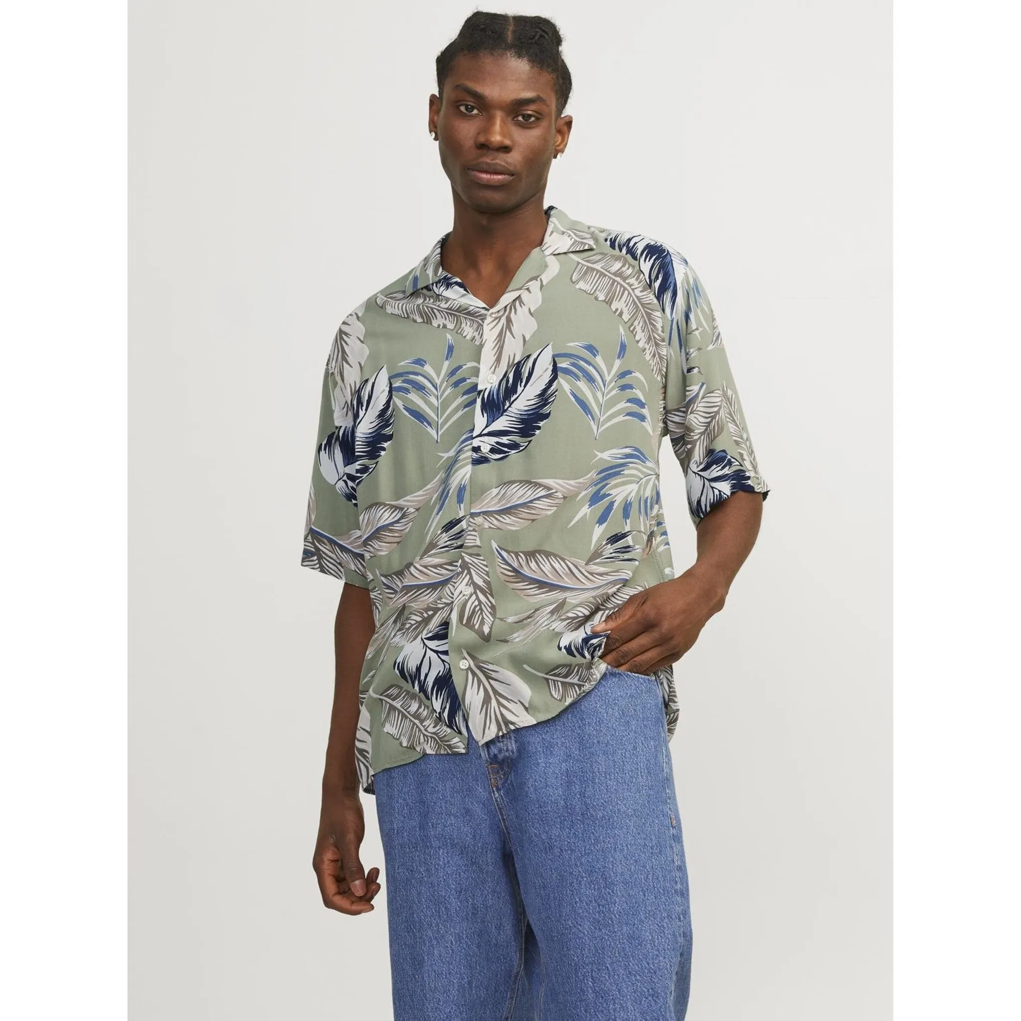 Гавайская рубашка Jack & Jones "JJEJEFF AOP RESORT SHIRT SS SN", зеленый
Гавайская рубашка Jack & Jones "JJEJEFF AOP RESORT SHIRT SS SN", зеленый