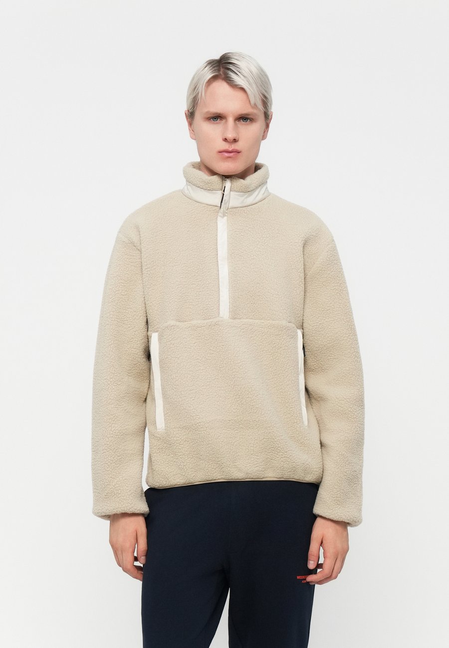 Джемпер Weekend Offender STANIER, Calcium/Off-White
Джемпер Weekend Offender STANIER, Calcium/Off-White