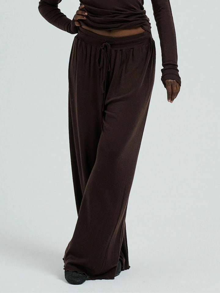 Seamless Basic Шерстяные брюки Barbera темно-коричневого цвета
Seamless Basic Шерстяные брюки Barbera темно-коричневого цвета