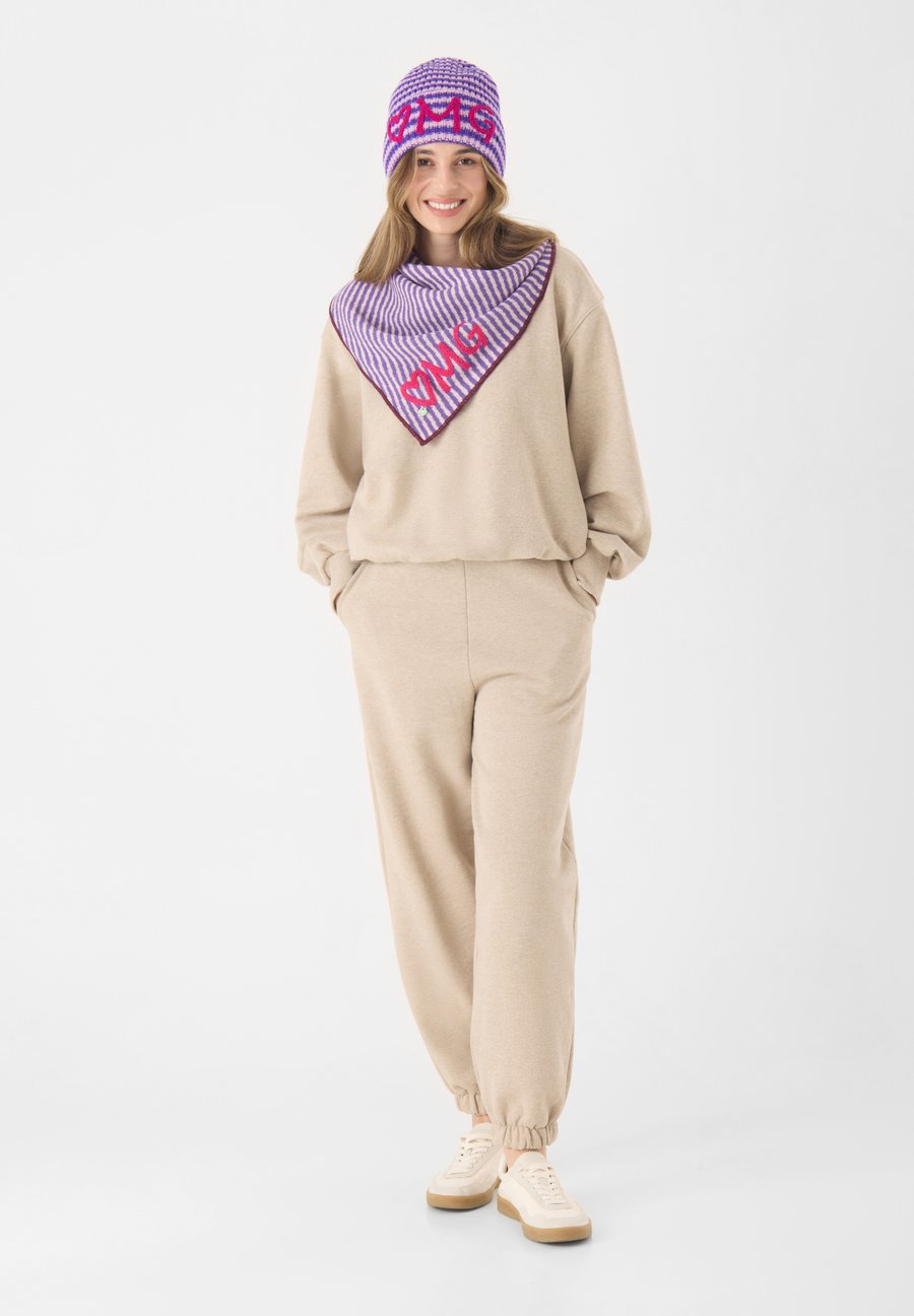 Шапка Codello GESTREIFTE MIT OMG-STICKEREI, Lila/Purple
Шапка Codello GESTREIFTE MIT OMG-STICKEREI, Lila/Purple