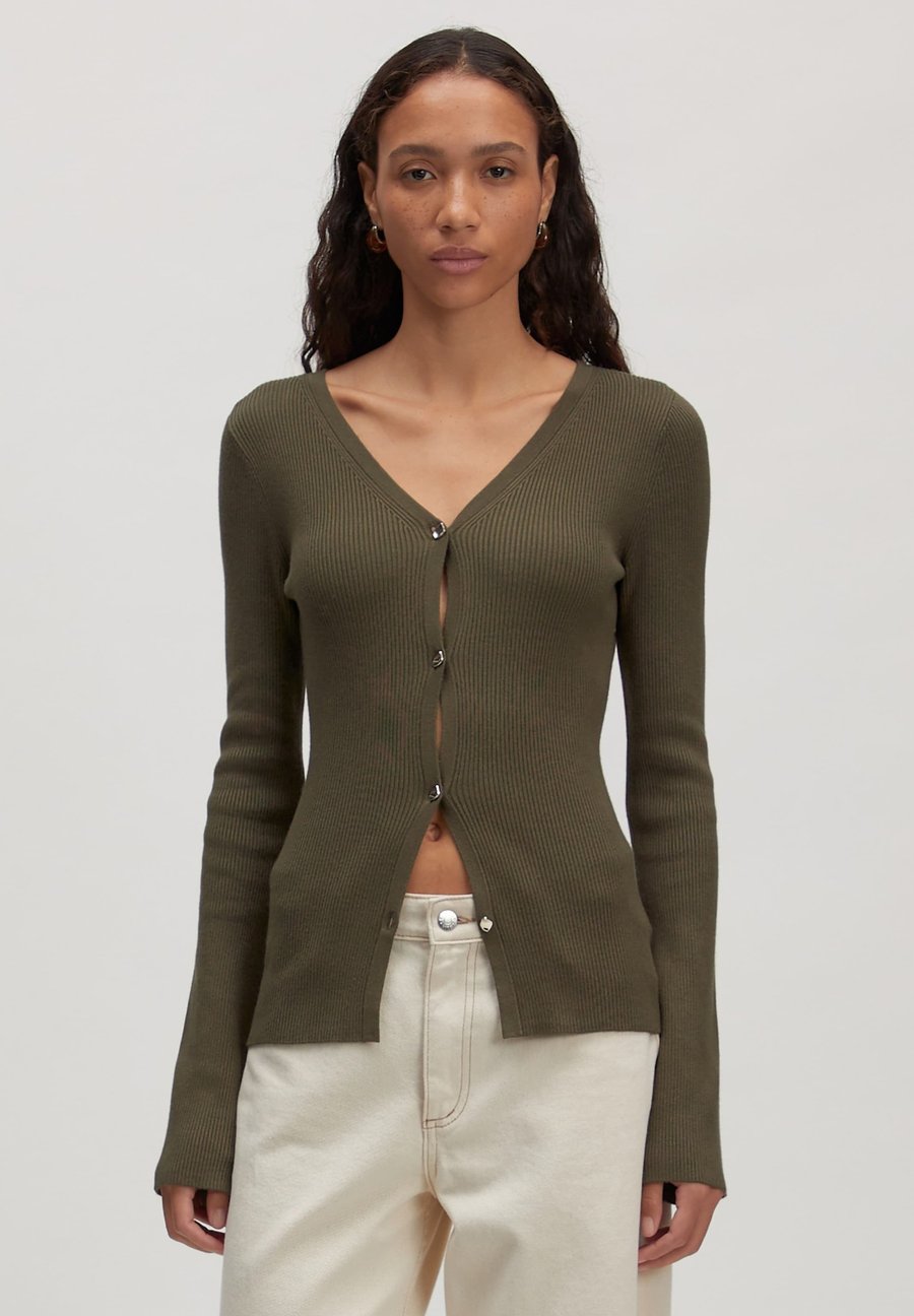Кардиган EDITED DAVI, Oliv/Green
Кардиган EDITED DAVI, Oliv/Green