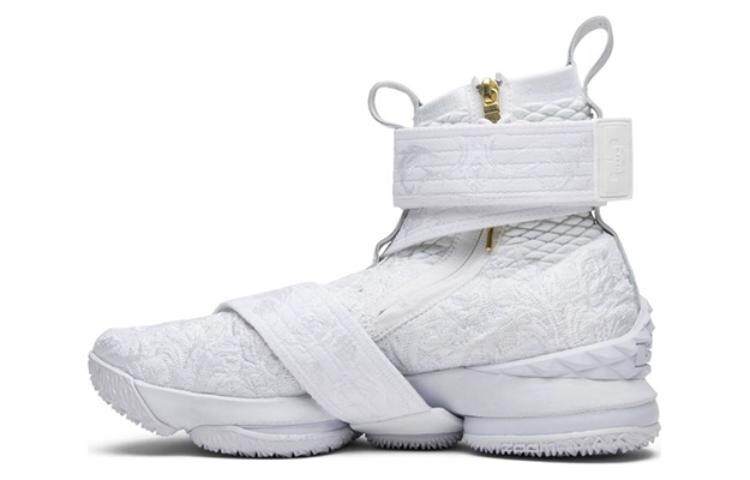 Баскетбольные кроссовки Nike Lebron 15 мужские
Баскетбольные кроссовки Nike Lebron 15 мужские