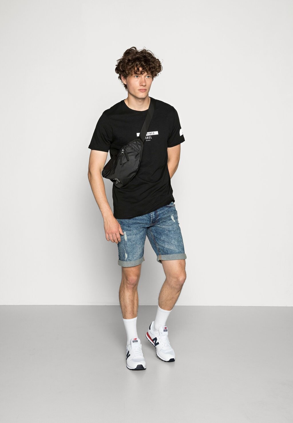 Футболка с принтом Tee Redefined Rebel, черная
Футболка с принтом Tee Redefined Rebel, черная