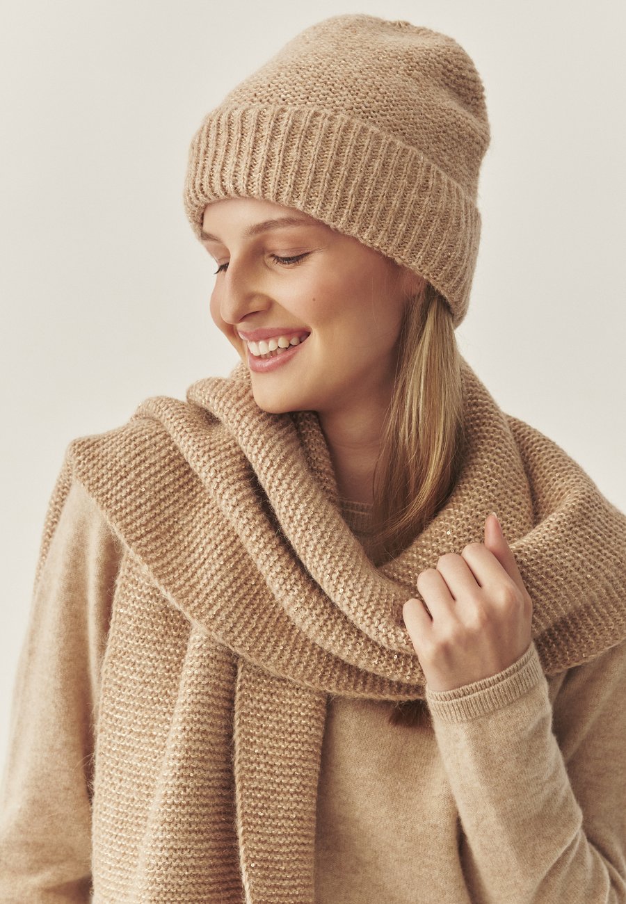 Шарф TATUUM SEQIR, New Champagne Sequin/Beige
Шарф TATUUM SEQIR, New Champagne Sequin/Beige