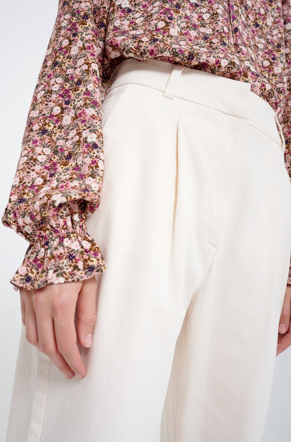 Брюки SPODNIE Greenpoint, кремовый
Брюки SPODNIE Greenpoint, кремовый