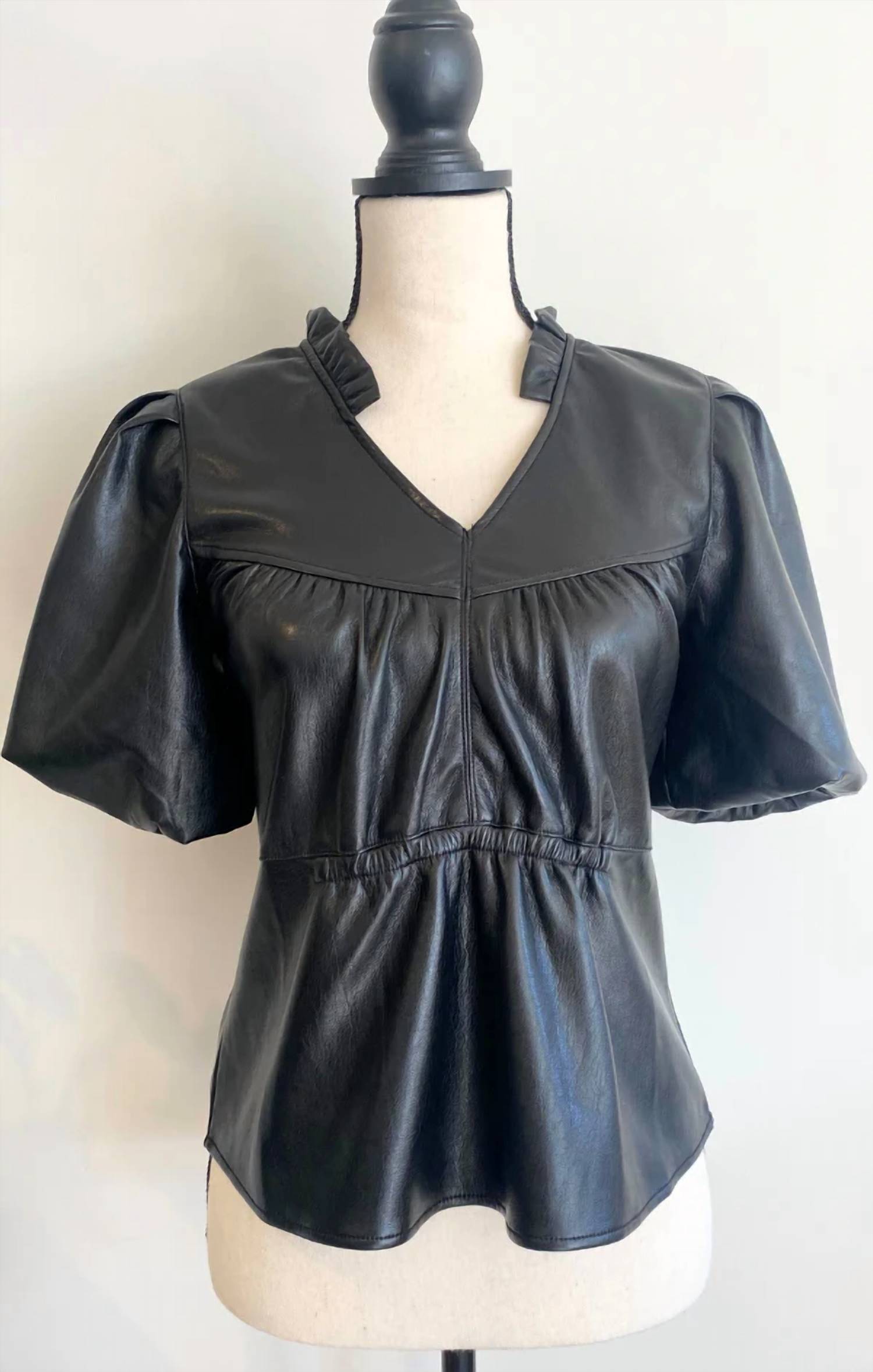 Женский топ Hunter с рукавами-фонариками черного цвета MELISSA NEPTON
Женский топ Hunter с рукавами-фонариками черного цвета MELISSA NEPTON