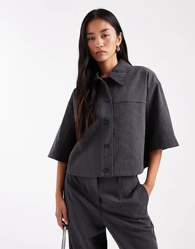 Укороченный пиджак в стиле рубашки с короткими рукавами, темно-серый меланж
Укороченный пиджак в стиле рубашки с короткими рукавами, темно-серый меланж