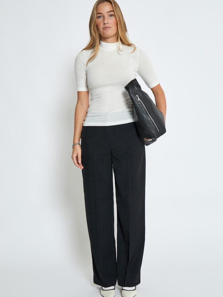 Футболка в ломаном белом цвете minus
Футболка в ломаном белом цвете minus