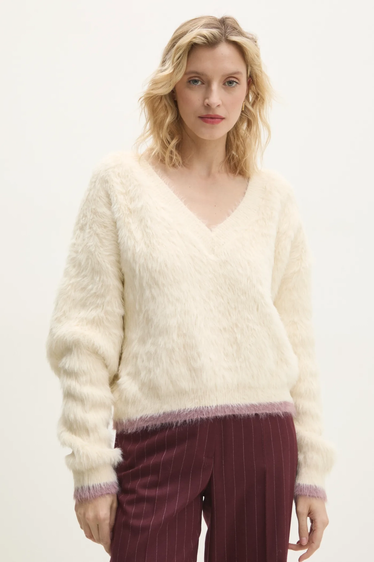 Свитер Answear Lab, бежевый
Свитер Answear Lab, бежевый