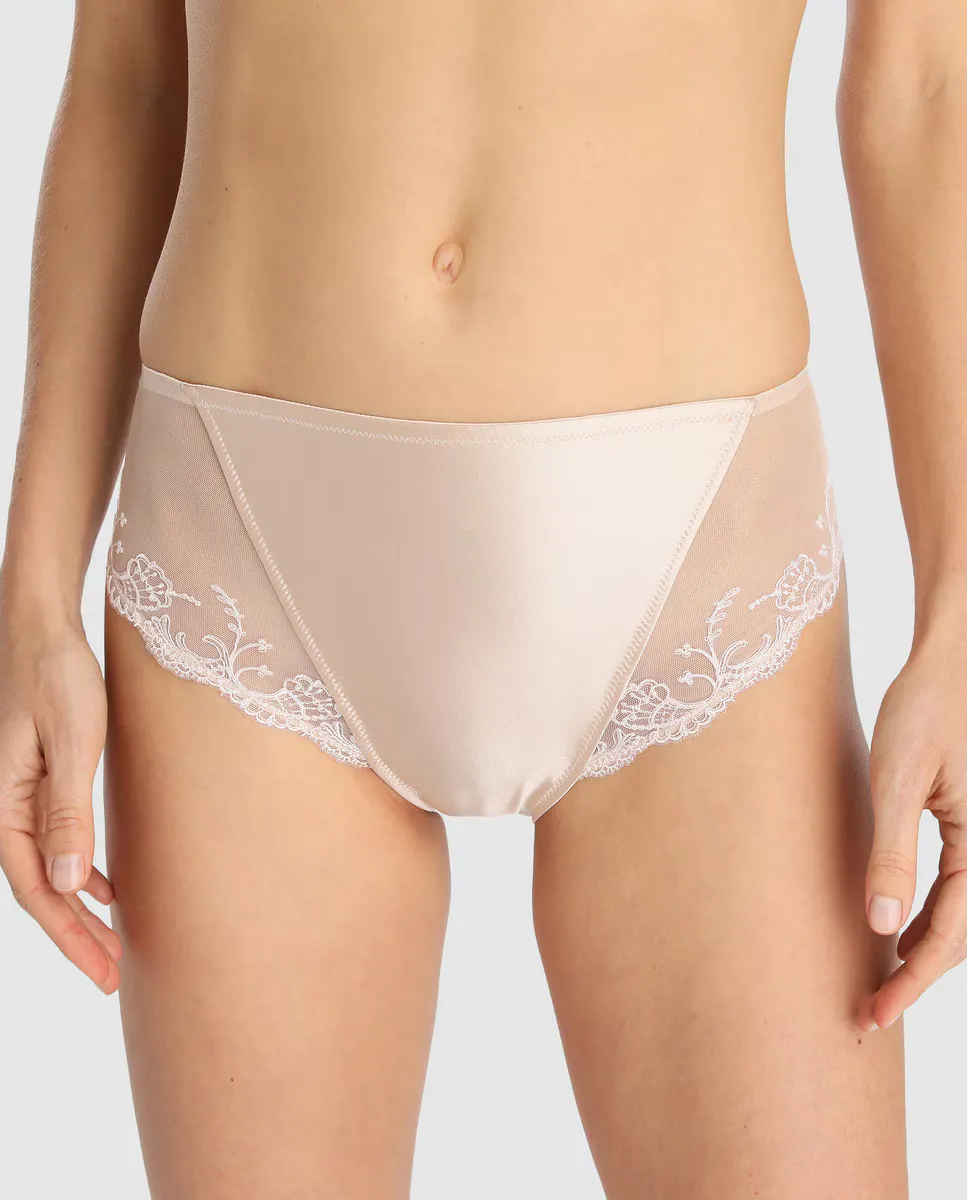 Классические атласные трусики Splendeur Soie Lise Charmel с вышивкой, слоновая кость
Классические атласные трусики Splendeur Soie Lise Charmel с вышивкой, слоновая кость