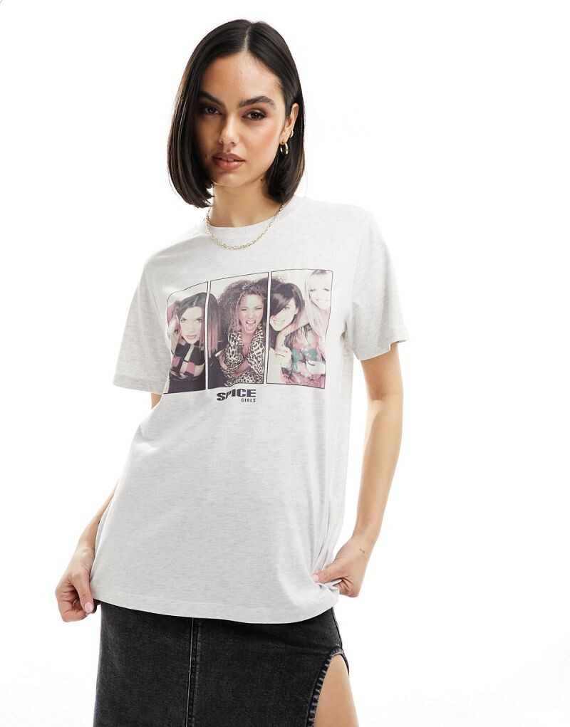 Футболка стандартного кроя ASOS DESIGN серого цвета с лицензионной графикой Spice Girls
Футболка стандартного кроя ASOS DESIGN серого цвета с лицензионной графикой Spice Girls