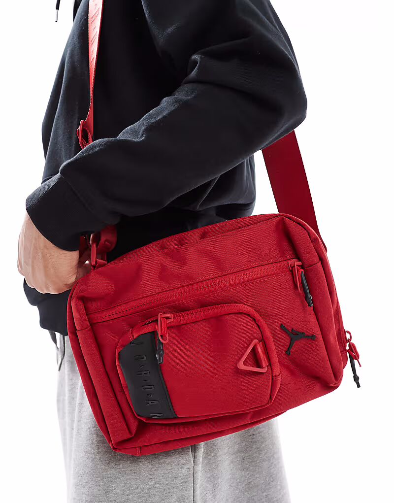 Сумка Jordan Collectors через плечо красного цвета
Сумка Jordan Collectors через плечо красного цвета