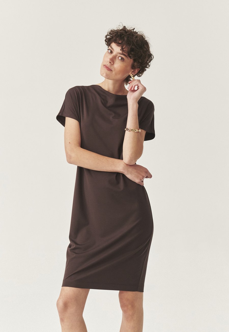Платье TATUUM Jersey dress, Chocolate Brown/Brown
Платье TATUUM Jersey dress, Chocolate Brown/Brown