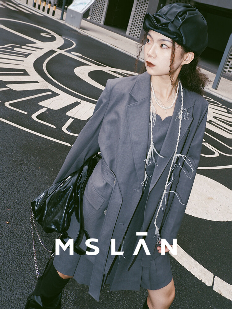 Пиджак Mslan с талией и ремнем, серый
Пиджак Mslan с талией и ремнем, серый