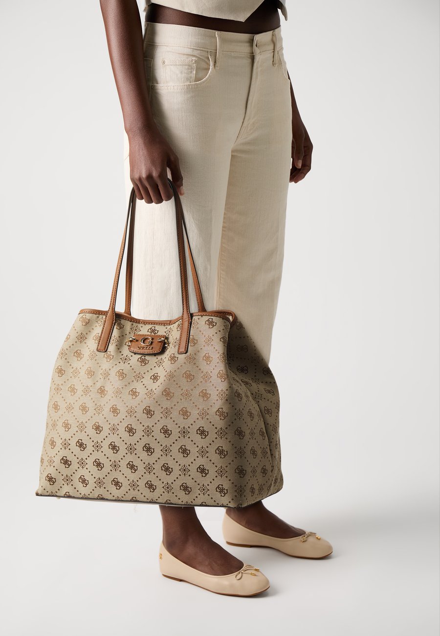 Сумка-шоппер Guess NEDA LARGE TOTE, Latte Logo/Beige
Сумка-шоппер Guess NEDA LARGE TOTE, Latte Logo/Beige