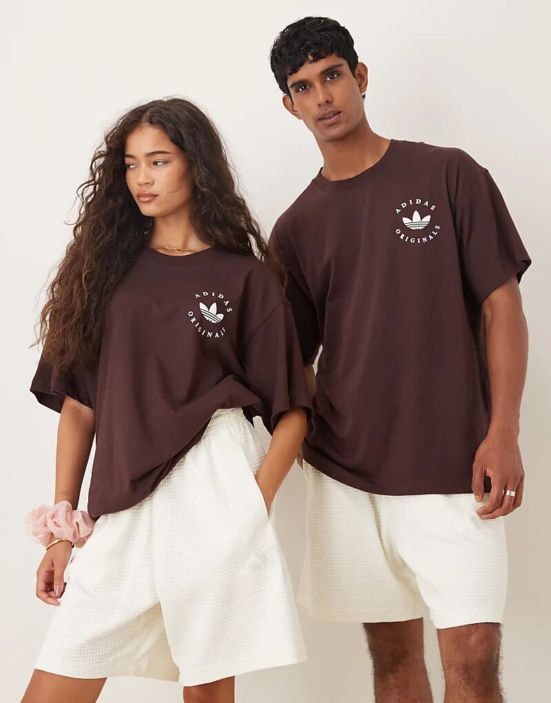 Футболка adidas Originals коричневого цвета с изображением трилистника
Футболка adidas Originals коричневого цвета с изображением трилистника