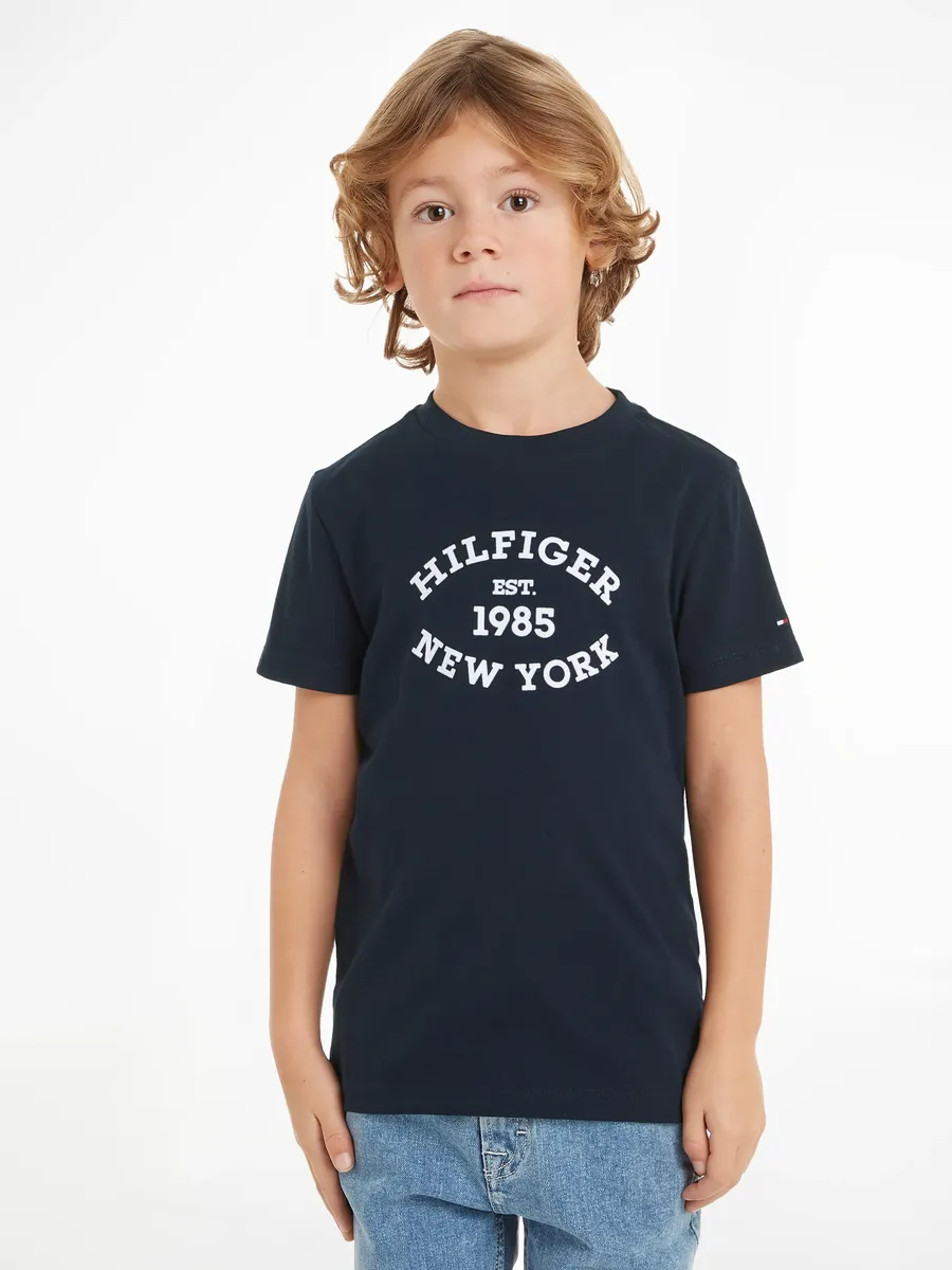 Рубашка Tommy Hilfiger с короткими рукавами "MONOTYPE FLOCK REGULAR TEE SS", дети до 16 лет, с надписью-логотипом, цвет Desert Sky
Рубашка Tommy Hilfiger с короткими рукавами "MONOTYPE FLOCK REGULAR TEE SS", дети до 16 лет, с надписью-логотипом, цвет Desert Sky