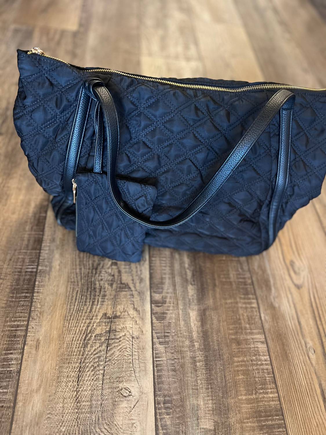 Стеганая сумка Taylor Tote черного цвета Jen & Co., Черный, Стеганая сумка Taylor Tote черного цвета Jen & Co.
Стеганая сумка Taylor Tote черного цвета Jen & Co., Черный, Стеганая сумка Taylor Tote черного цвета Jen & Co.