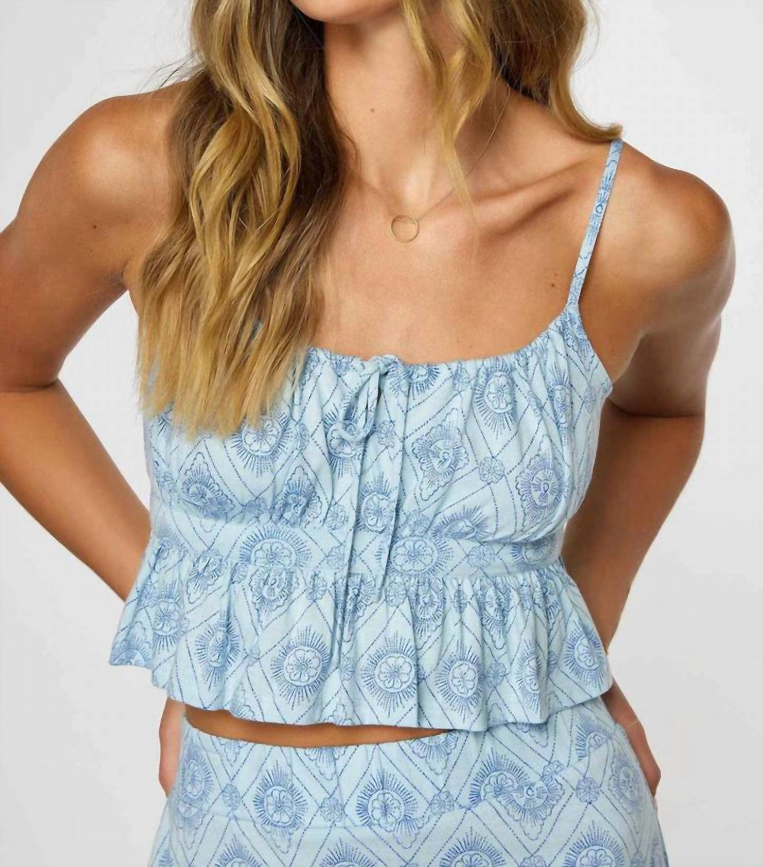 Майка Tiffany Tank In Blue O'Neill
Майка Tiffany Tank In Blue O'Neill