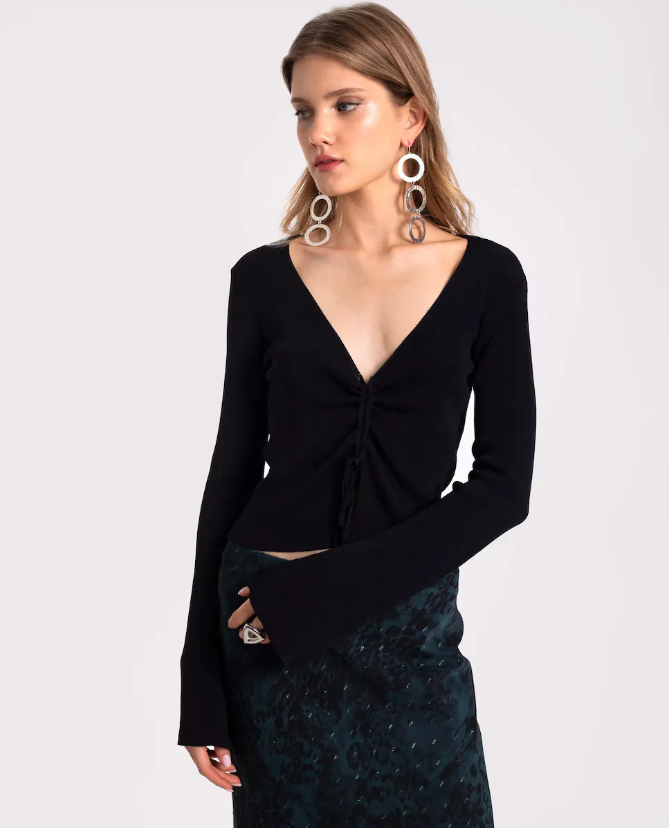 Женский свитер с V-образным вырезом и рюшами спереди The-Are, чёрный
Женский свитер с V-образным вырезом и рюшами спереди The-Are, чёрный