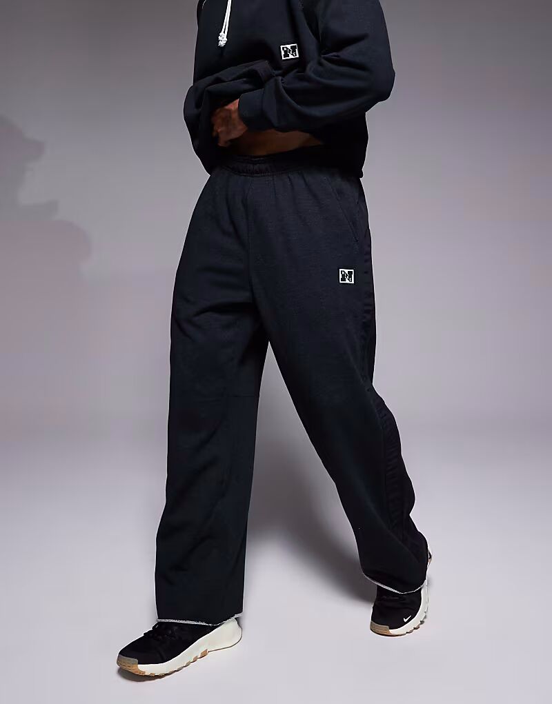 Джоггеры Training Heritage Dri-FIT черного цвета Nike Training
Джоггеры Training Heritage Dri-FIT черного цвета Nike Training
