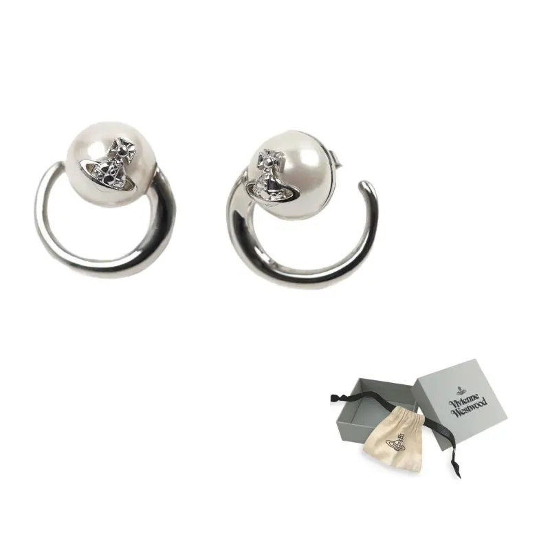 Vivienne Westwood Сережки женские серебряные
Vivienne Westwood Сережки женские серебряные