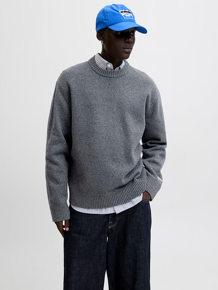 Свитер серого цвета Jack & Jones
Свитер серого цвета Jack & Jones