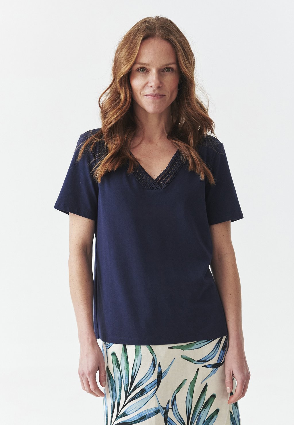 Футболка с принтом ERYKAH TATUUM, темно-синий
Футболка с принтом ERYKAH TATUUM, темно-синий