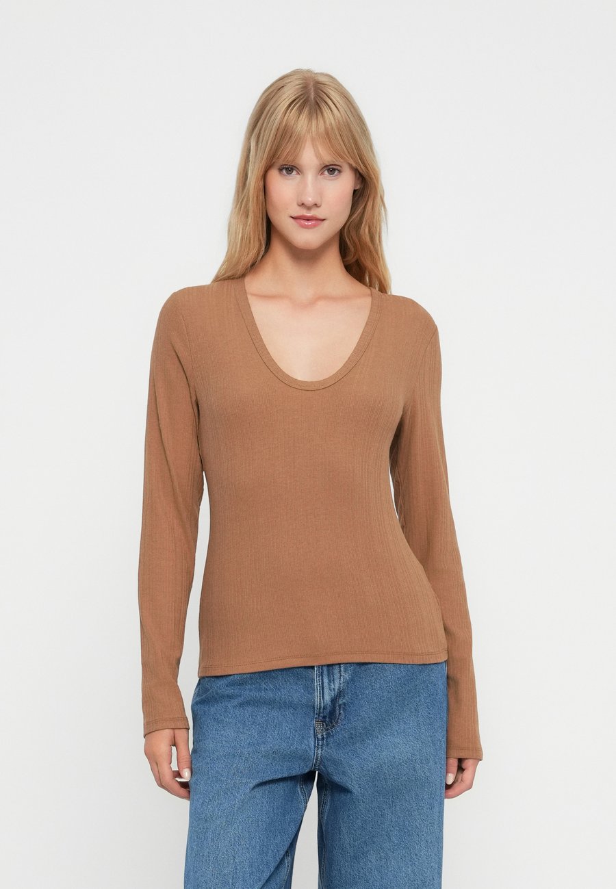 Топ GAP LUXE, Kola Nut/Brown
Топ GAP LUXE, Kola Nut/Brown