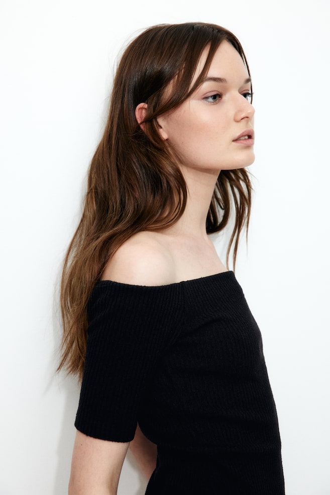 Рубашка с открытыми плечами из трикотажного полотна в рубчик H&M, черный
Рубашка с открытыми плечами из трикотажного полотна в рубчик H&M, черный