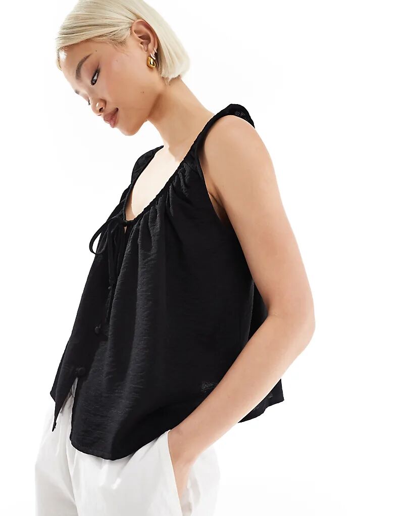 Майка ASOS DESIGN с круглым вырезом и завязкой спереди, черного цвета
Майка ASOS DESIGN с круглым вырезом и завязкой спереди, черного цвета