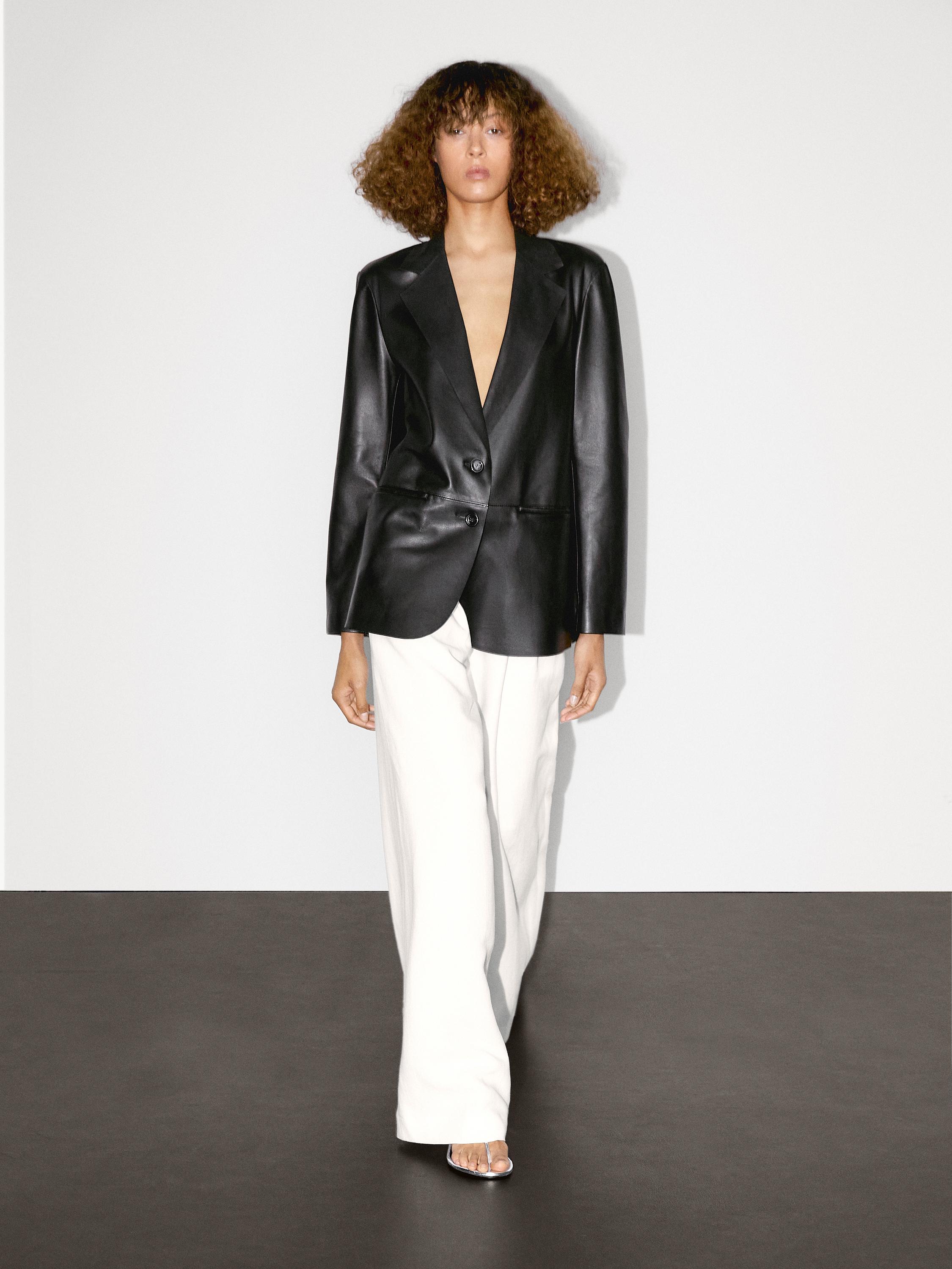 Блейзер из струящейся кожи наппа Massimo Dutti, черный
Блейзер из струящейся кожи наппа Massimo Dutti, черный