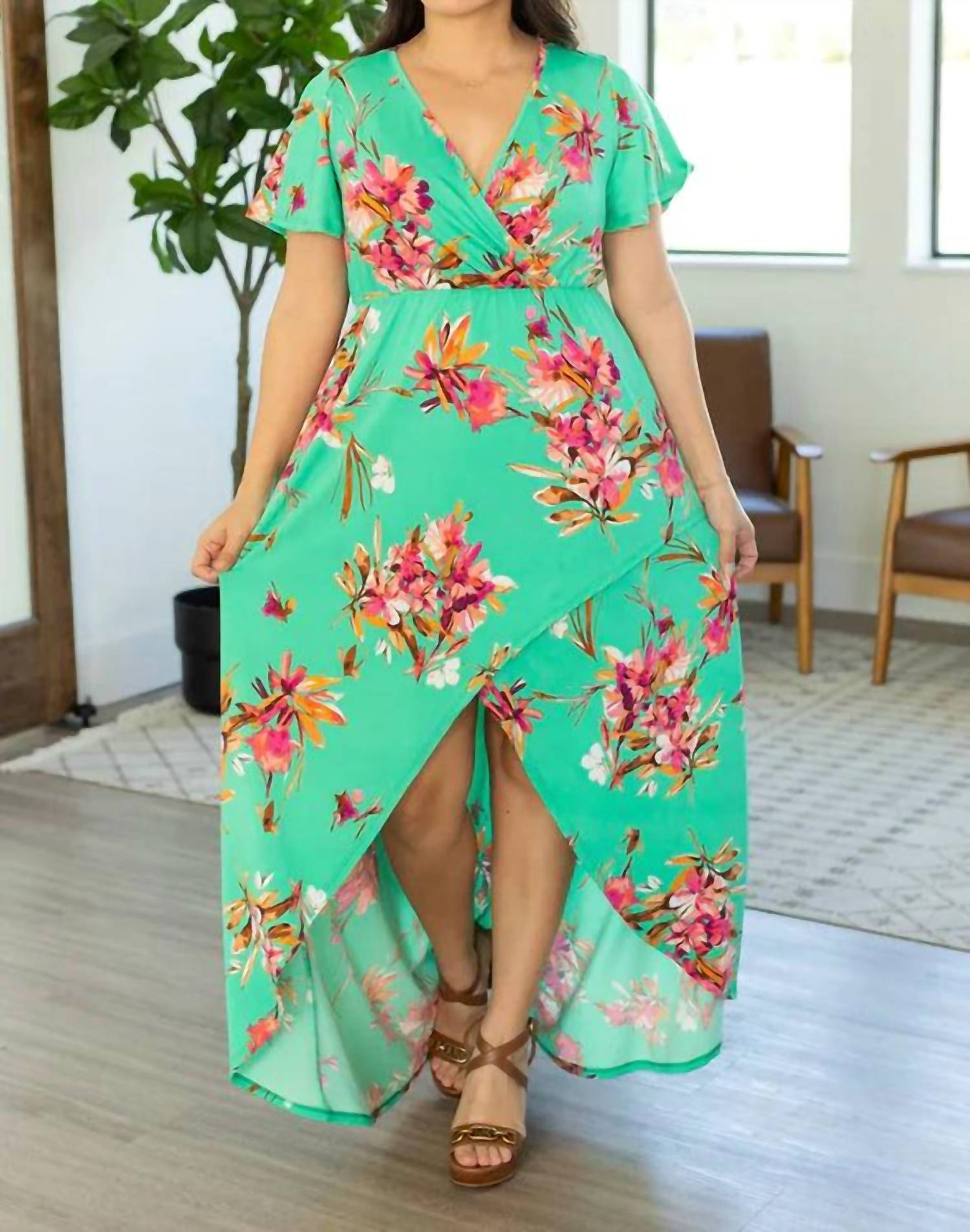 Платье Harley High-Lo в зеленом тропическом принте Michelle Mae
Платье Harley High-Lo в зеленом тропическом принте Michelle Mae