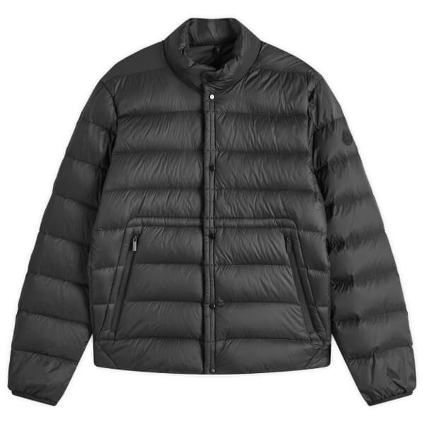 Легкая куртка Charvin из переработанного нейлона Moncler, черный
Легкая куртка Charvin из переработанного нейлона Moncler, черный
