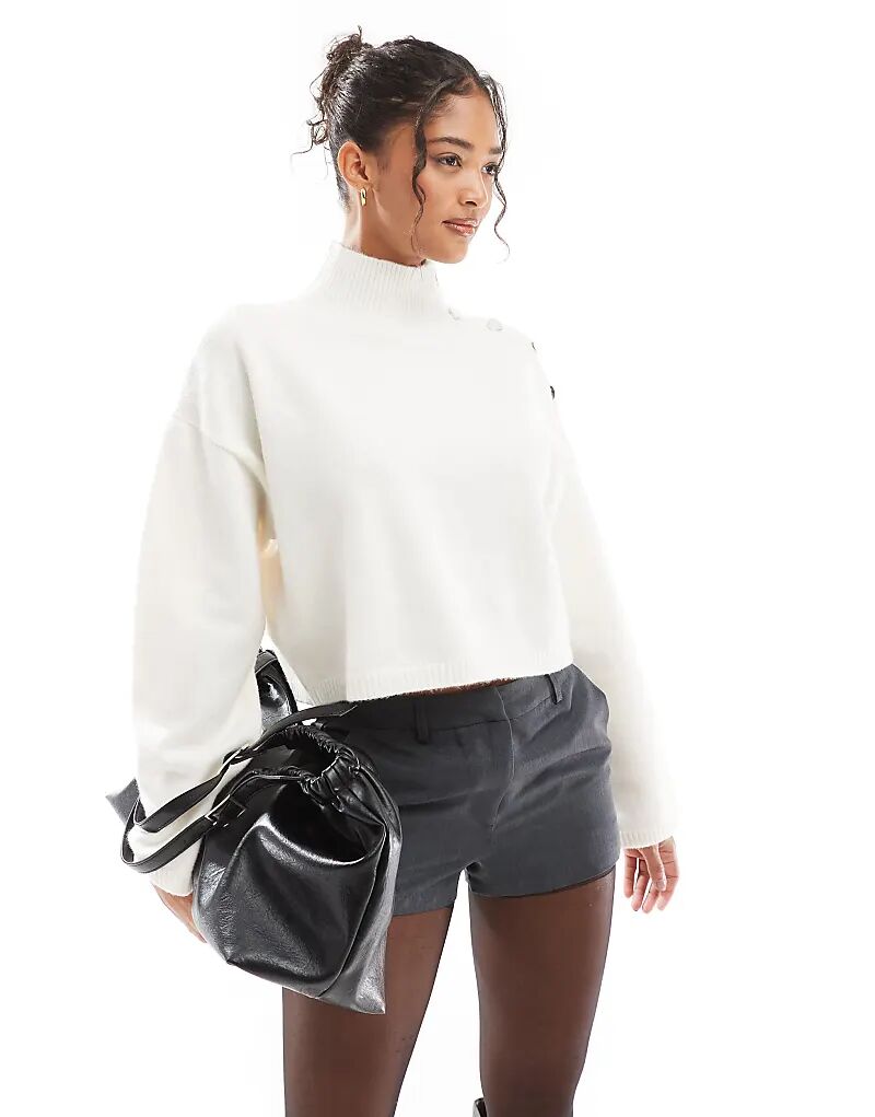 Джемпер с высоким воротом и золотыми пуговицами белого цвета Bershka
Джемпер с высоким воротом и золотыми пуговицами белого цвета Bershka