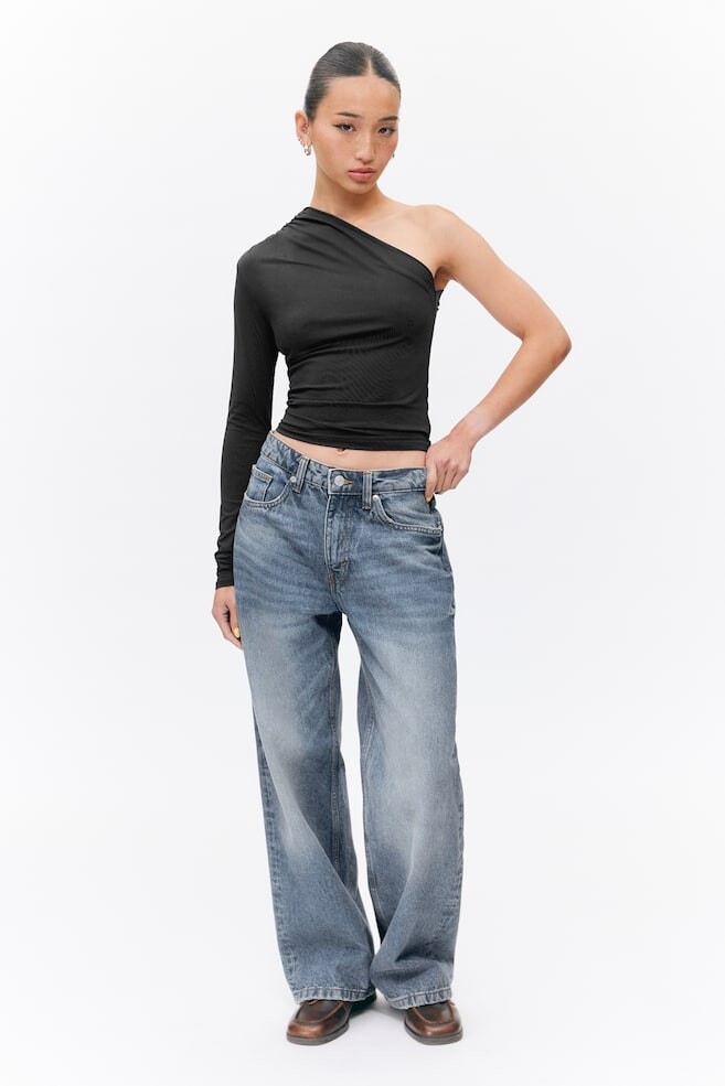 Топ на одно плечо с драпировкой из нейлона Monki, черный
Топ на одно плечо с драпировкой из нейлона Monki, черный