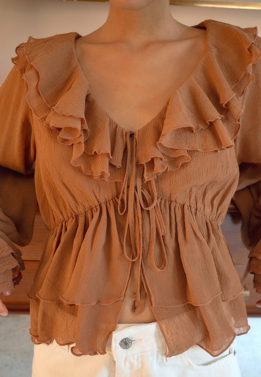 Блуза NA-KD RUFFLE LONG SLEEVE, Caramel/Brown
Блуза NA-KD RUFFLE LONG SLEEVE, Caramel/Brown