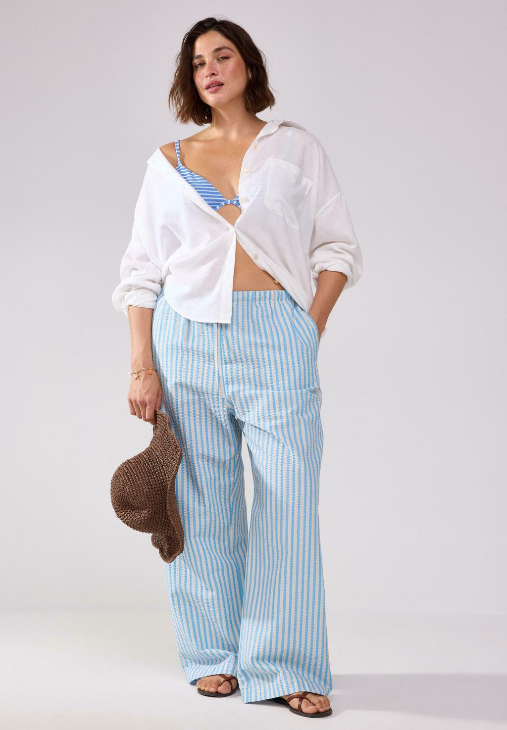 Брюки STRAIGHT IN SEERSUCKER Lindex, синий
Брюки STRAIGHT IN SEERSUCKER Lindex, синий