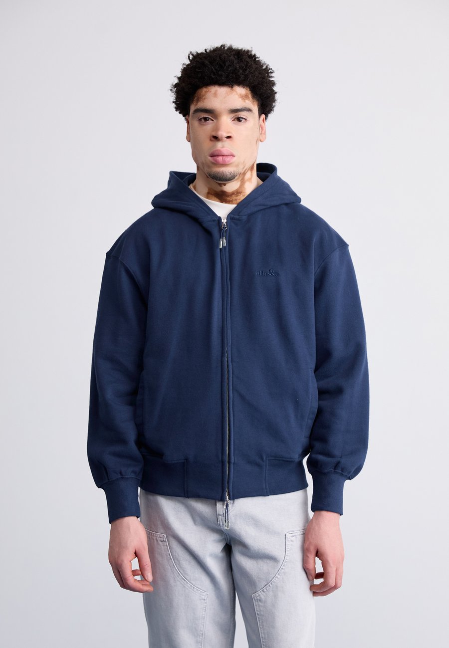 Толстовка Ellesse KALVINI HOODY, Navy/Dark Blue, Синий, Толстовка Ellesse KALVINI HOODY, Navy/Dark Blue
Толстовка Ellesse KALVINI HOODY, Navy/Dark Blue, Синий, Толстовка Ellesse KALVINI HOODY, Navy/Dark Blue