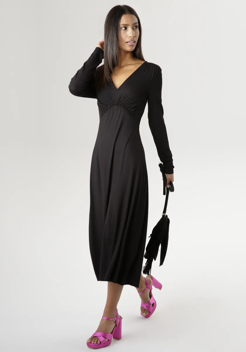 Платье миди Aniston SELECTED с драпированным швом под грудью, черный
Платье миди Aniston SELECTED с драпированным швом под грудью, черный