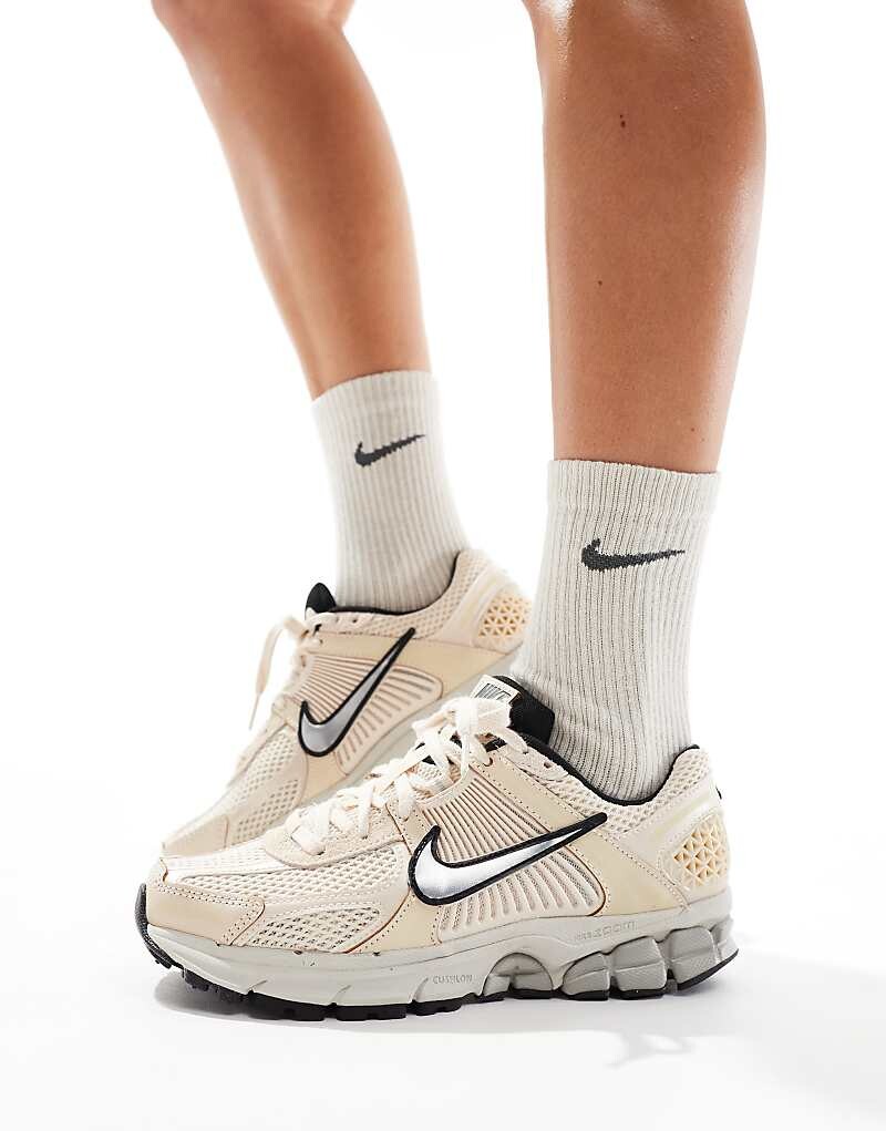 Кроссовки Nike Vomero 5 бежевого, кремового и серебристого цветов, Бежевый, Кроссовки Nike Vomero 5 бежевого, кремового и серебристого цветов
Кроссовки Nike Vomero 5 бежевого, кремового и серебристого цветов, Бежевый, Кроссовки Nike Vomero 5 бежевого, кремового и серебристого цветов