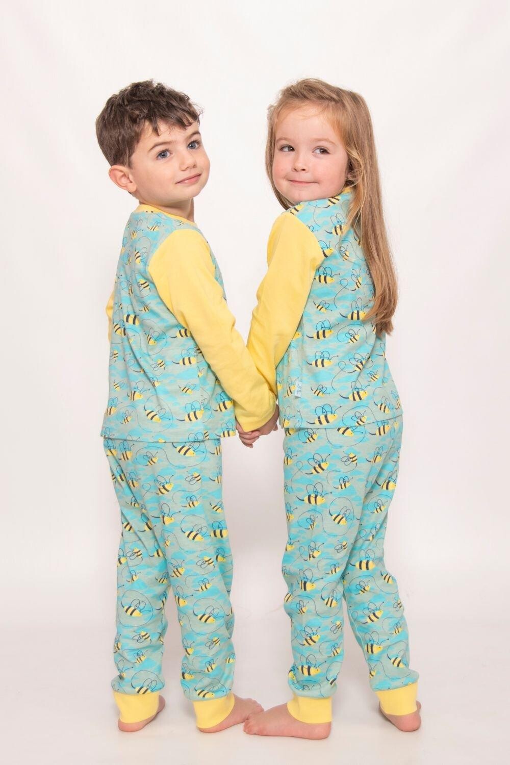 Роскошный подарочный набор из халата Busy Bees и пижамы из джерси Luca and Rosa, синий