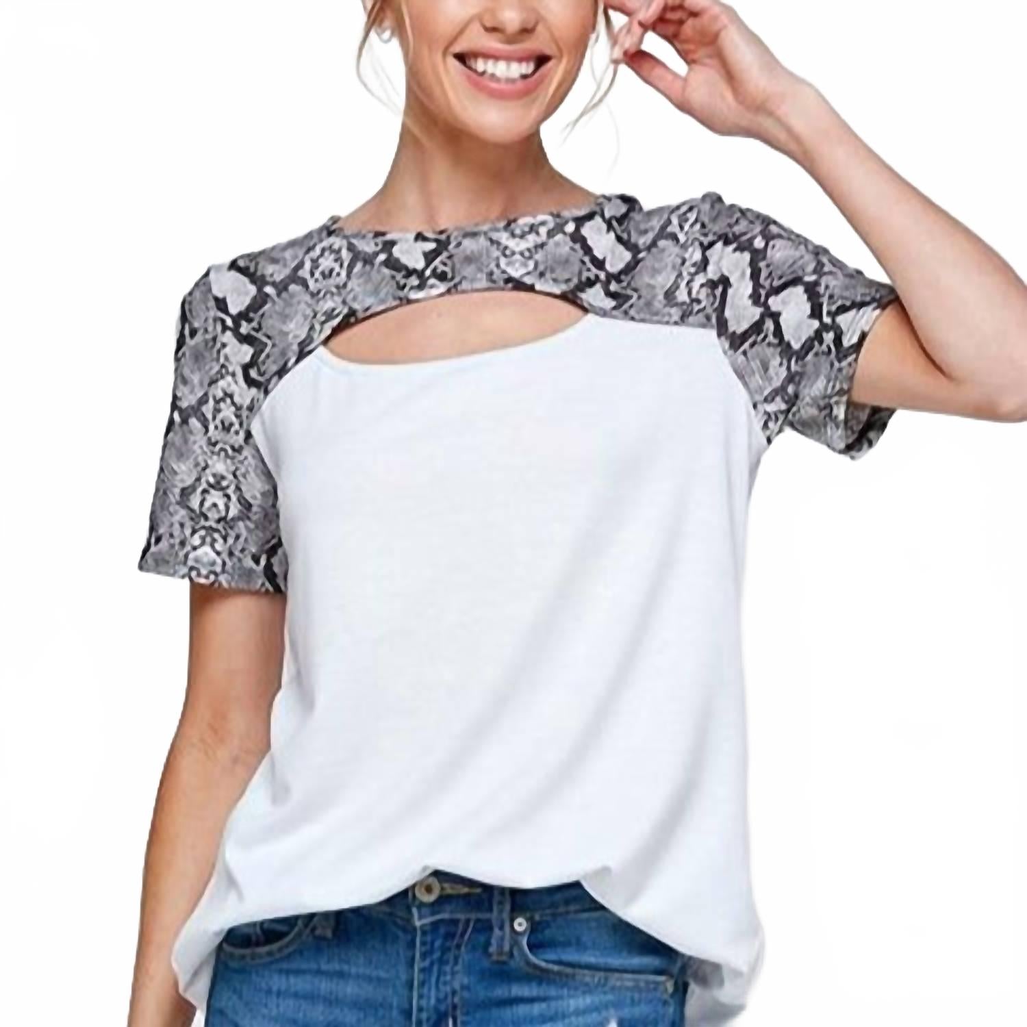 Футболка большого размера с вырезом и принтом "белая змея" Wholesale Fashion Square
Футболка большого размера с вырезом и принтом "белая змея" Wholesale Fashion Square