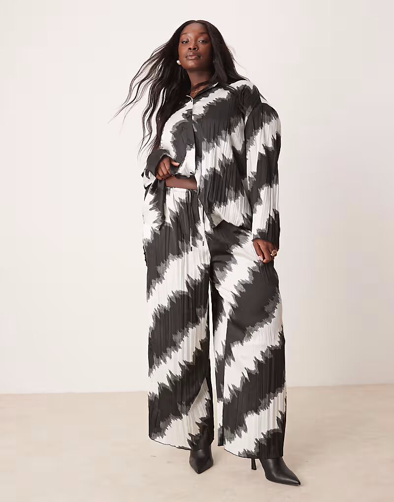 Широкие брюки-клеш Curve с плиссировкой и монохромным принтом Asos Design
Широкие брюки-клеш Curve с плиссировкой и монохромным принтом Asos Design