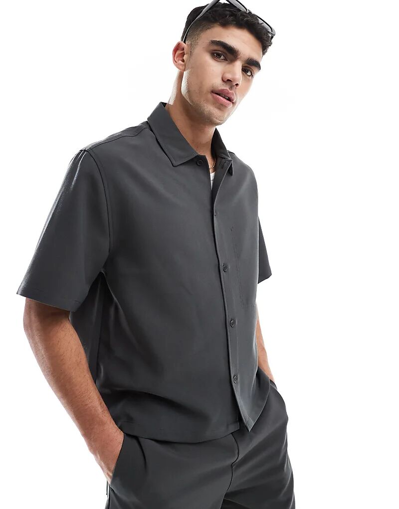 Рубашка премиум-класса Bershka цвета «уголь»
Рубашка премиум-класса Bershka цвета «уголь»