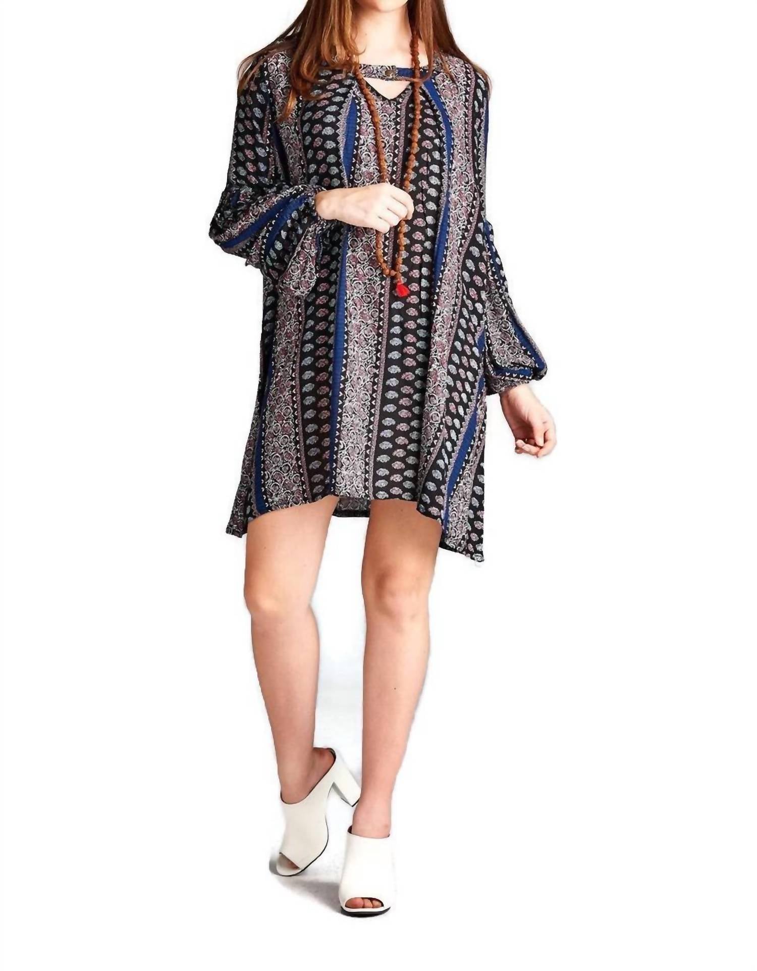 Платье с цветочным принтом и узором «замочная скважина» черного цвета, многоцветное Velzera 
Платье с цветочным принтом и узором «замочная скважина» черного цвета, многоцветное Velzera