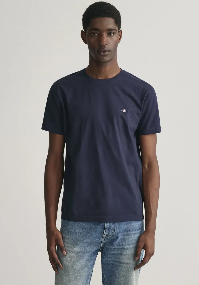 Футболка Gant "SLIM SHIELD SS T-SHIRT", с вышитым логотипом на груди, синий
Футболка Gant "SLIM SHIELD SS T-SHIRT", с вышитым логотипом на груди, синий