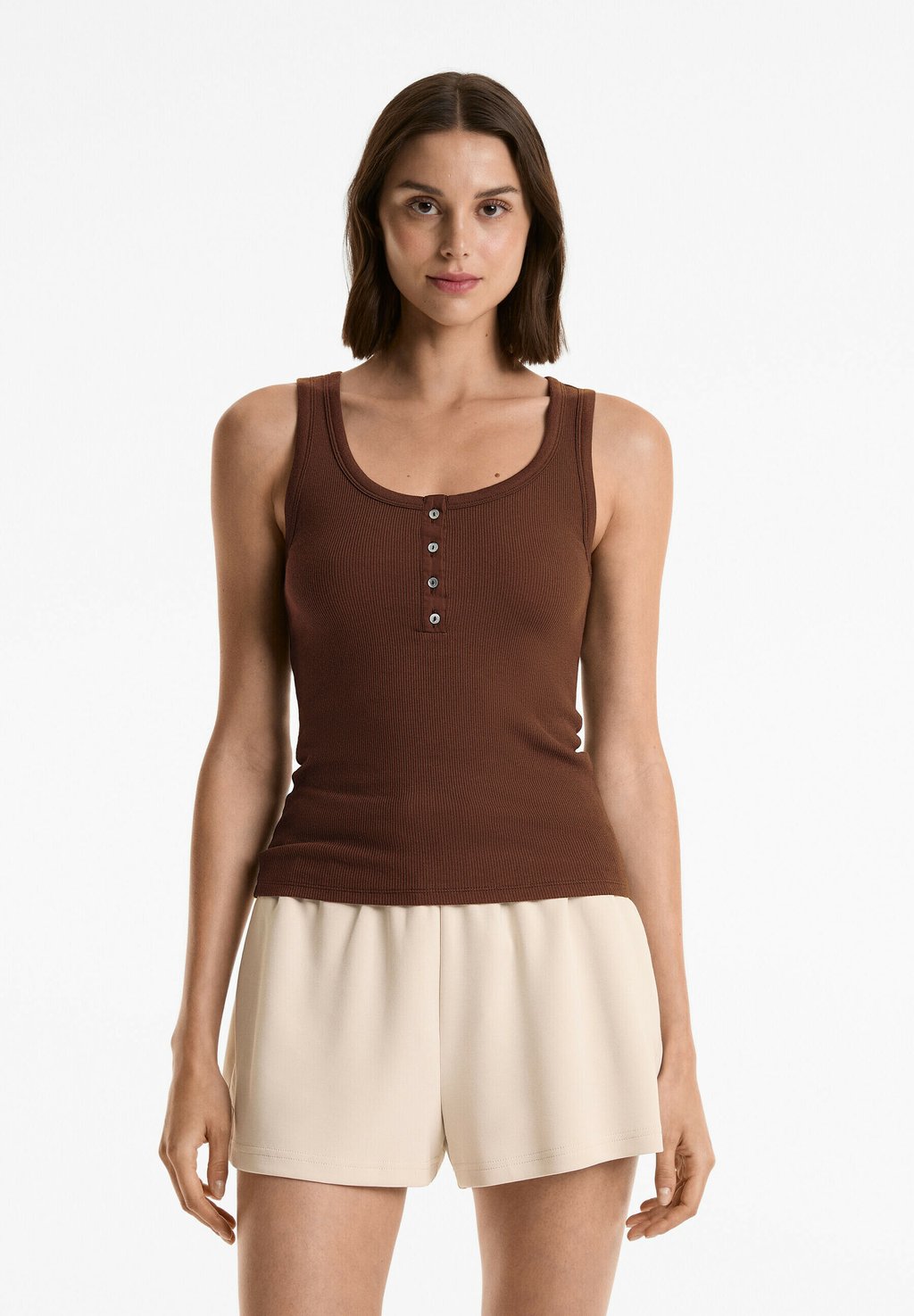 Топ SOFT TOUCH SLEEVELESS BUTTONED OYSHO, цвет Mottled Brown 
Топ SOFT TOUCH SLEEVELESS BUTTONED OYSHO, цвет Mottled Brown