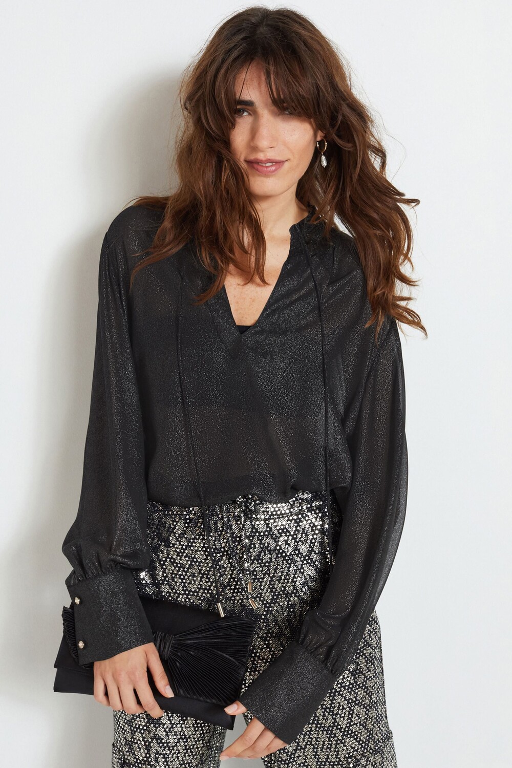 Блестящая блузка с завязками на воротнике Next, черный
Блестящая блузка с завязками на воротнике Next, черный